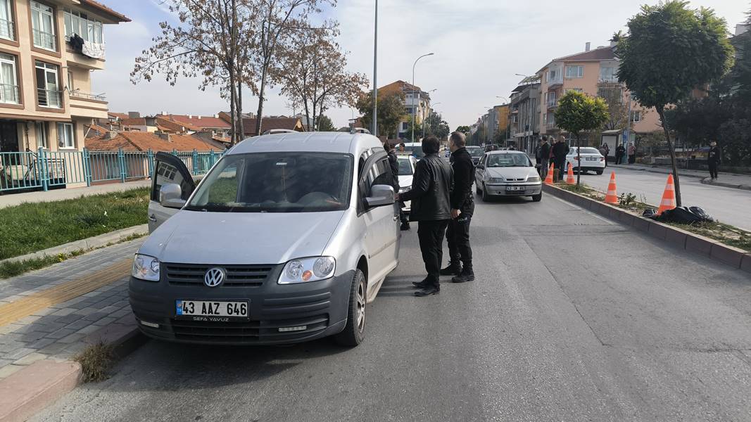 Kütahya'da araçtan atlayan kadın ağır yaralandı