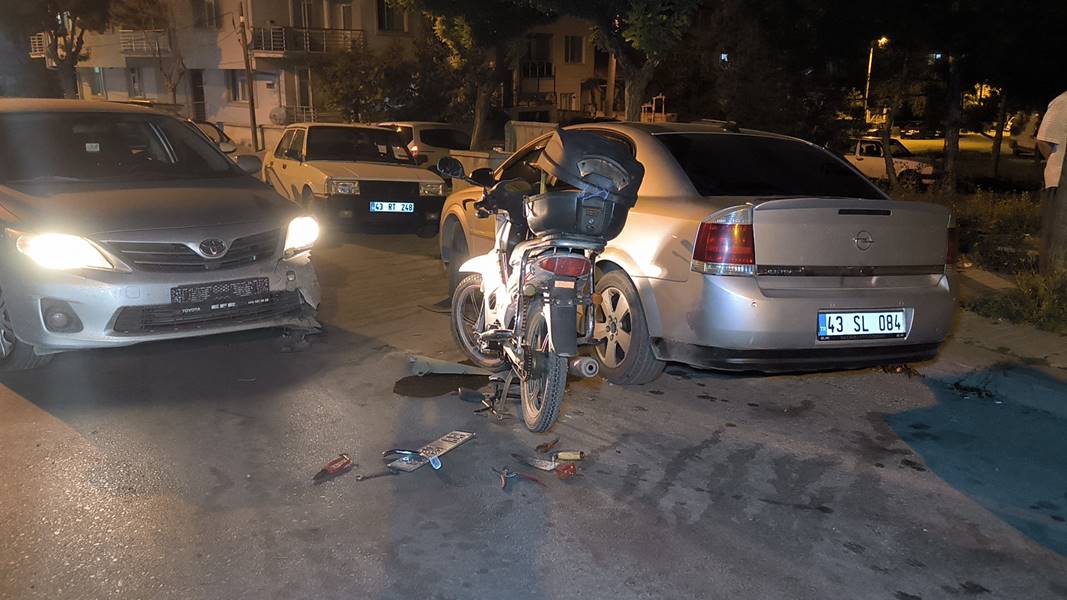 Kütahya’da motosikletli şüpheli polis aracına çarptı