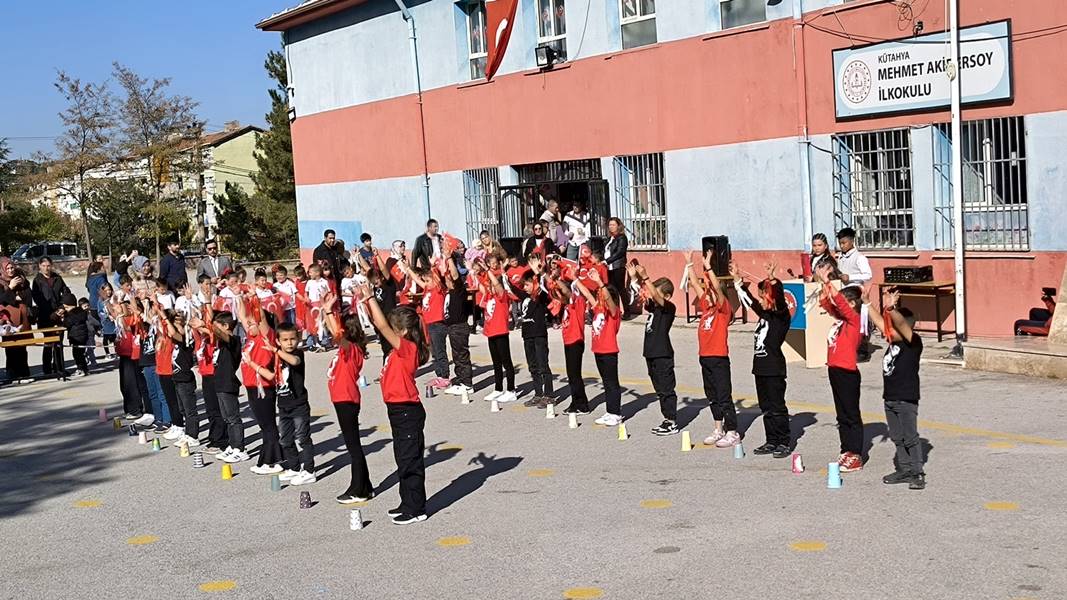 Kütahya’da öğrenciler 29 Ekim’i kutladı