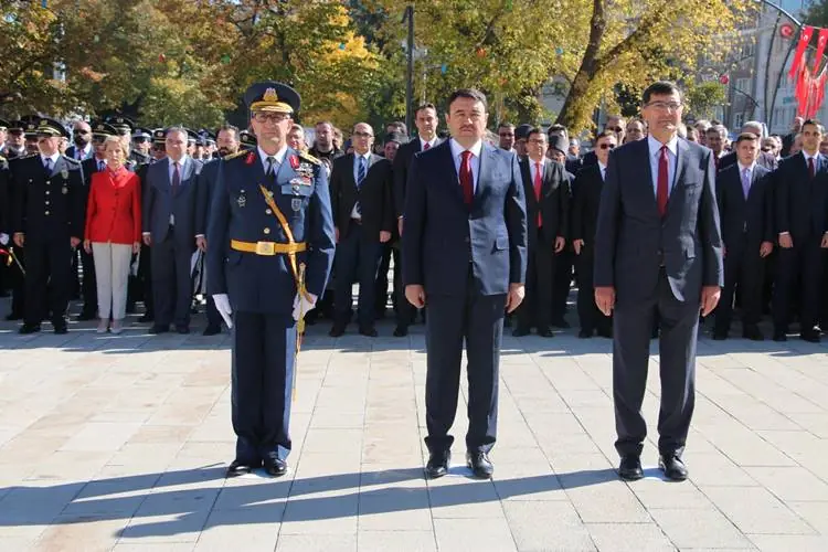 Kütahya’da Atatürk Anıtı’na çelenk sunuldu</p>
<p>