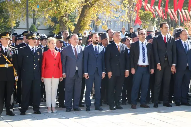 Kütahya’da Atatürk Anıtı’na çelenk sunuldu</p>
<p>