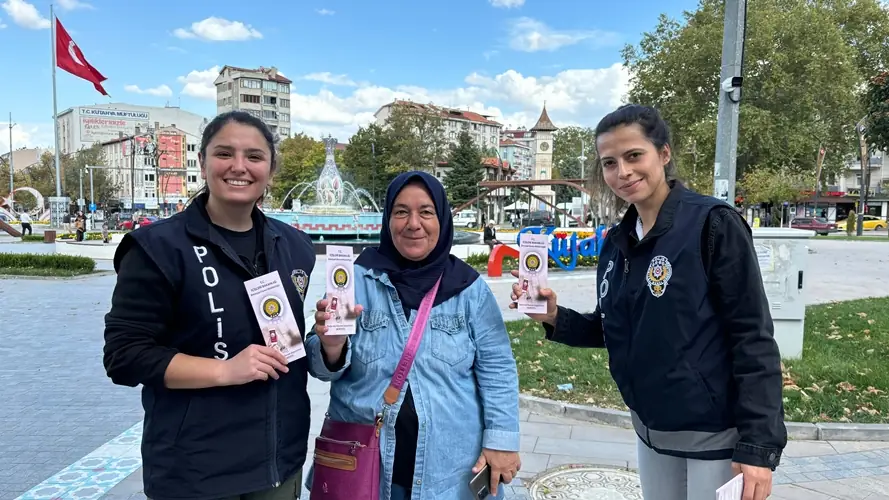 Kütahya’da polis ekipleri vatandaşları tek tek bilgilendirdi 