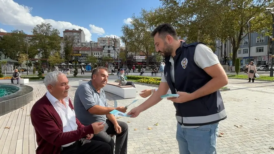 Kütahya’da polis ekipleri vatandaşları tek tek bilgilendirdi 