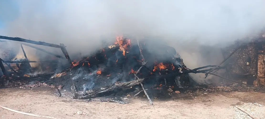 Kütahya’daki yangında samanlık kül oldu