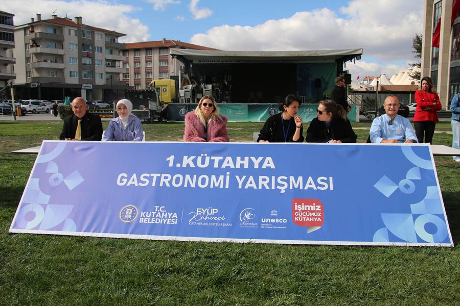 Kütahyalı kadınlar gastronomi yarışmasında hünerlerini sergiledi