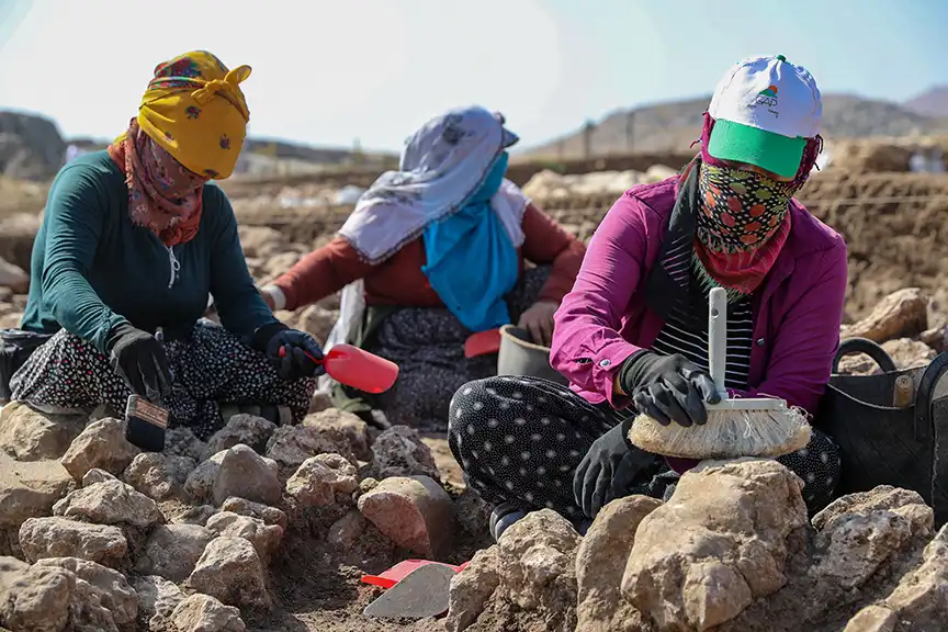 Mevsimlik tarım işçileri tarihe ışık tutuyor