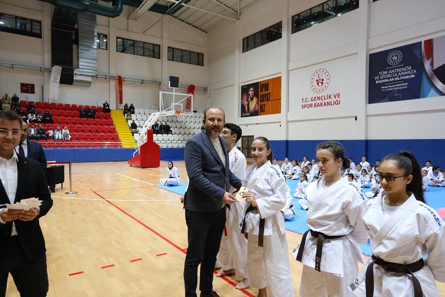 Tavşanlı’da karate kuşak ve sertifika heyecanı