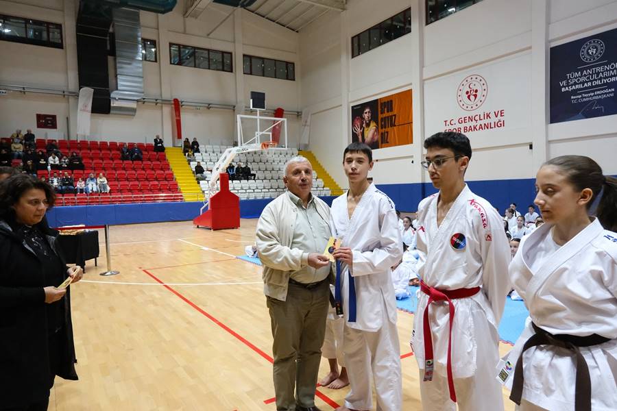 Tavşanlı’da karate kuşak ve sertifika heyecanı