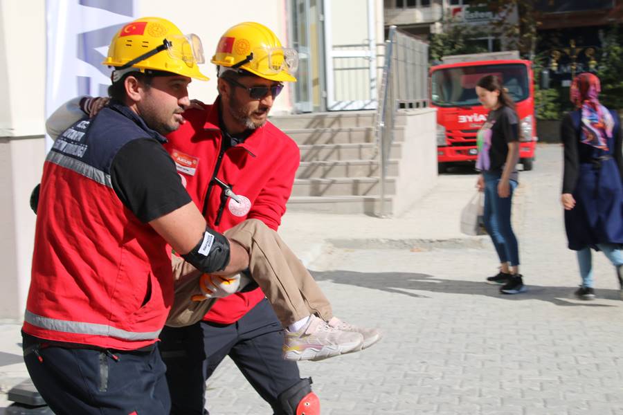 kütahya da deprem tatbikatı gerçeğini aratmadı