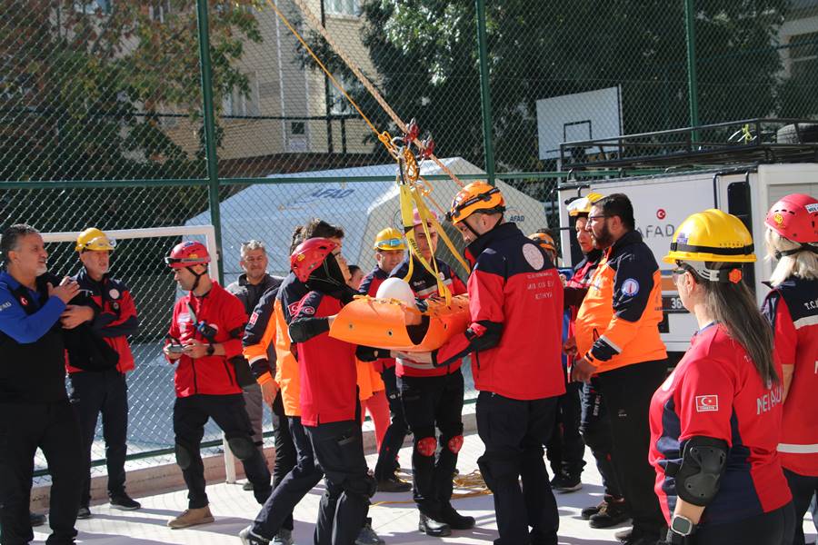 kütahya da deprem tatbikatı gerçeğini aratmadı