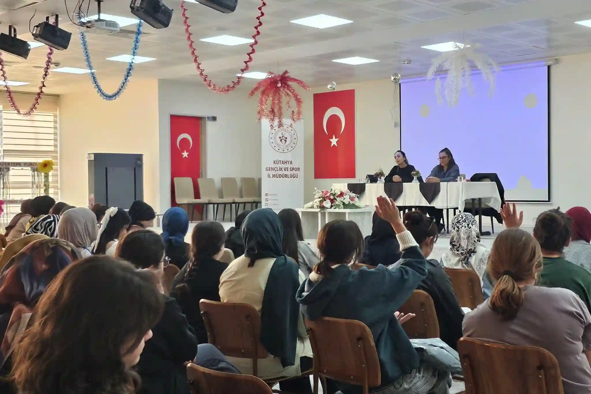 Kütahya’da üniversite öğrencilerine şiddet ve mücadele anlatıldı 