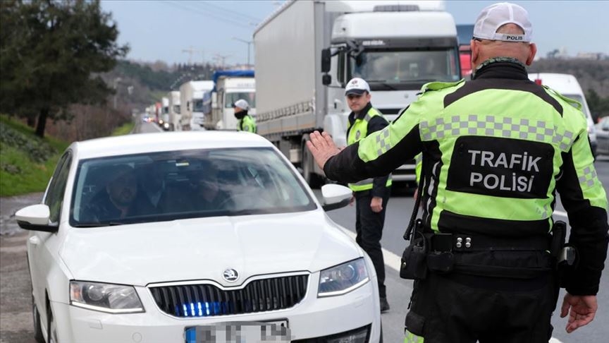 Ruhsatsız silah ve yetkisiz çakar kullanımına ağır cezalar geliyor